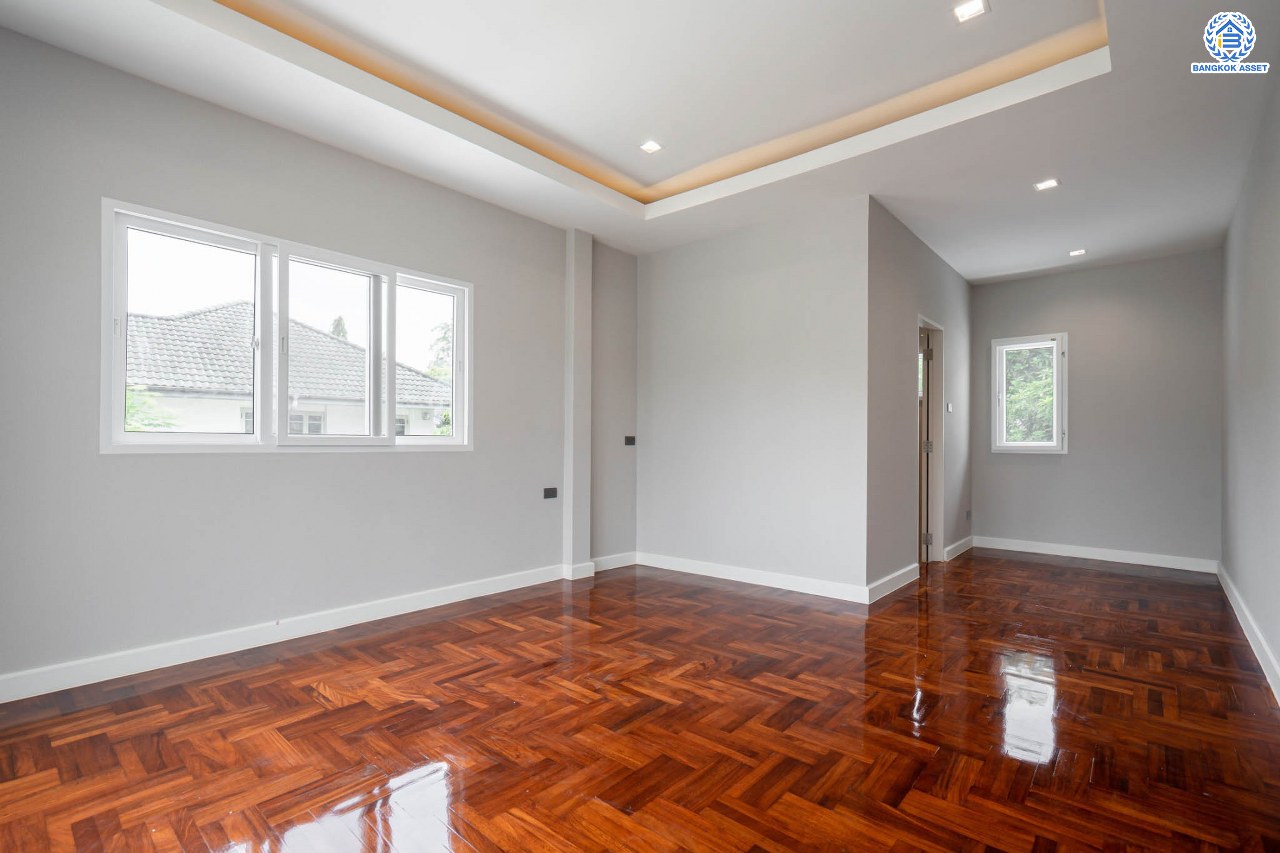 บ้านมือสองตกแต่งใหม่ ม.ศุภาลัย ออร์คิดปาร์ค1 บางแค ดีไซน์หรูหรา เนื้อที่ 117.7 ตร.ว. ฟังก์ชัน 4 ห้องนอน 4 ห้องน้ำ 1 ห้องแม่บ้าน จอดรถได้ 4 คัน บนทำเลเดินทางสะดวก เชื่อมต่อหลายเส้นทาง ใกล้เดอะมอลล์บางแค ทางด่วน "กาญจนาภิเษก" และรถไฟฟ้าสายสีน้ำเงิน "สถานีภาษีเจริญ"